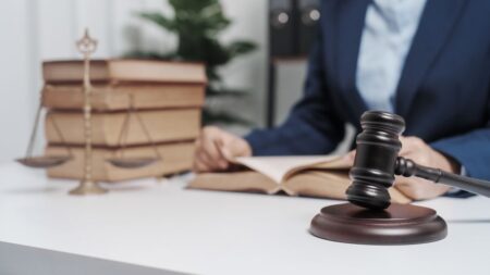 Why Hiring an Experienced Criminal Lawyer Can Make or Break Your Case