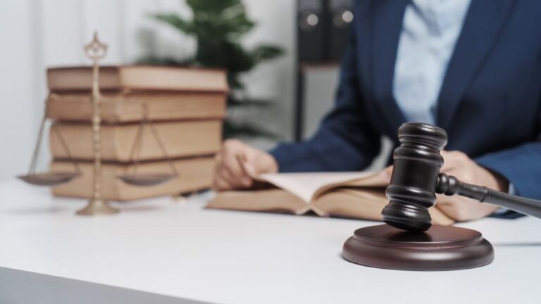 Why Hiring an Experienced Criminal Lawyer Can Make or Break Your Case